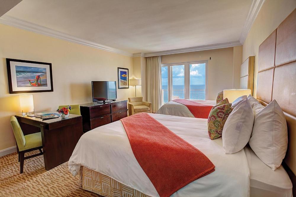 Deluxe Double Room with Partial Ocean View and Balcony interior