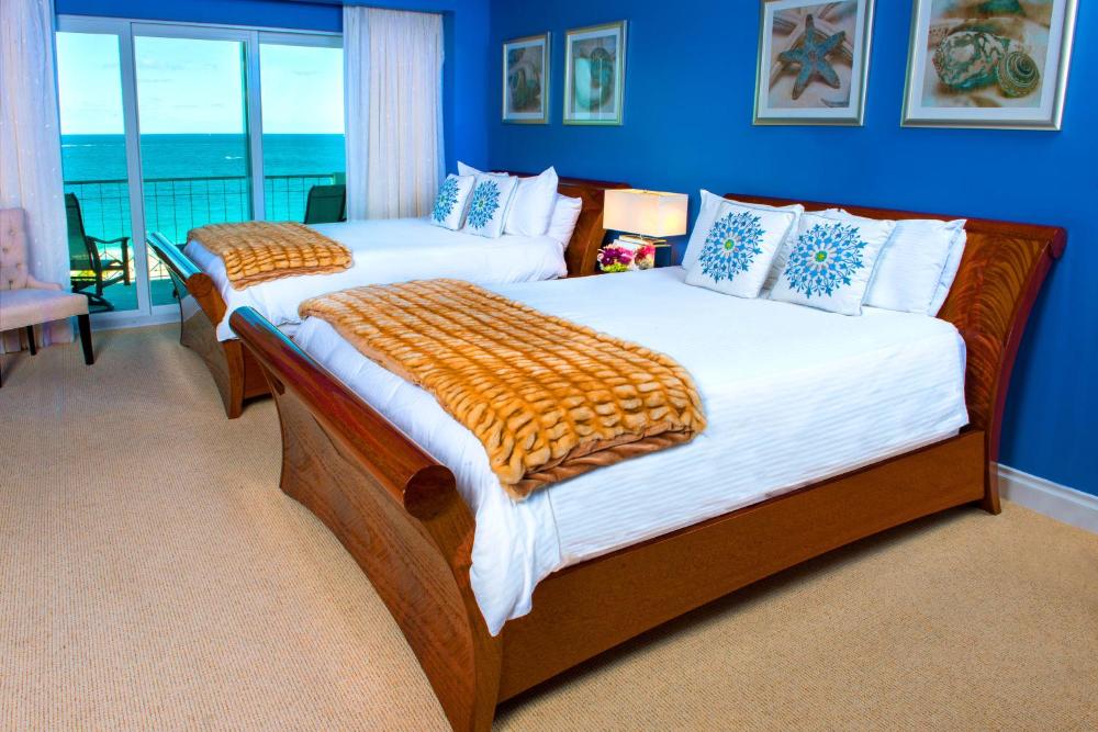 Junior Suite Double Beds with Kitchenette interior